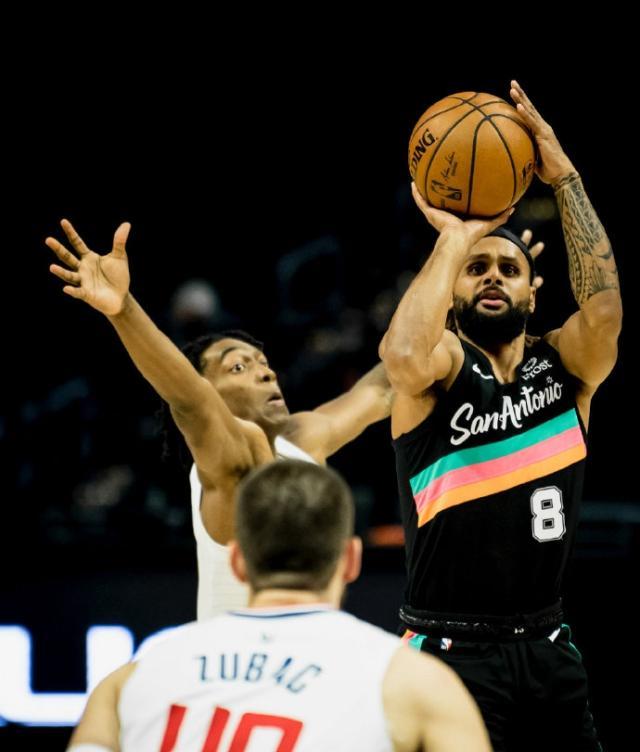 替补遭马刺27分完爆 莱昂纳德无力稳住动荡快艇